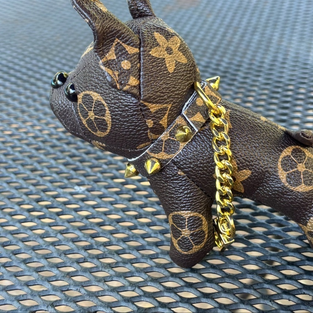 Dark Brown Adorable Dog Keychain with Gold Accents and Gold Spiked Collar NWOT - Picture 2 of 6